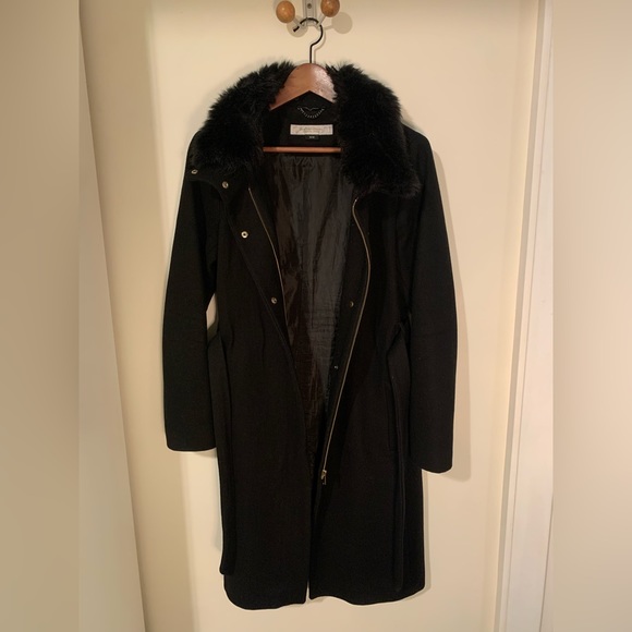 Wool coat with removable faux fur collar - Picture 3 of 10